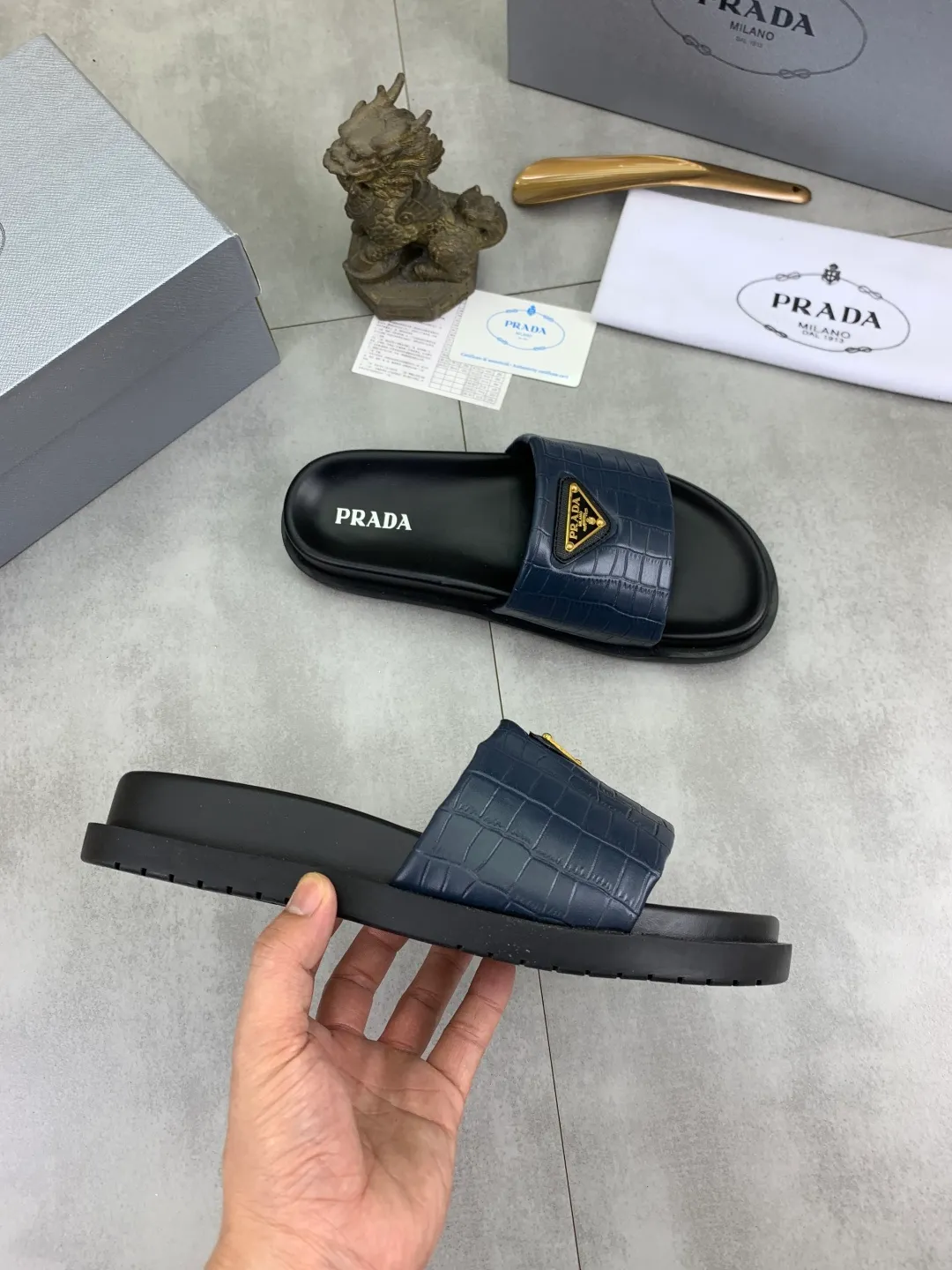 Men's shoes 💰P320💰【New style】🎁🎁🎁 PRADA Prada's new casual slippers, original official website, perfect workmanship, conveying a kind of noble luxury, sublimating its definition of luxury in Prada's high-end extraordinary craftsmanship. Original combination outsole, code number: 38-44 (45 customized) Multiple colors 🉑️ to choose from